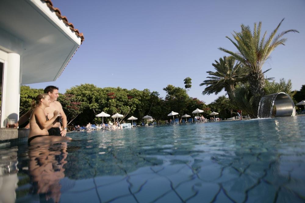 Avanti Hotel Paphos ภายนอก รูปภาพ